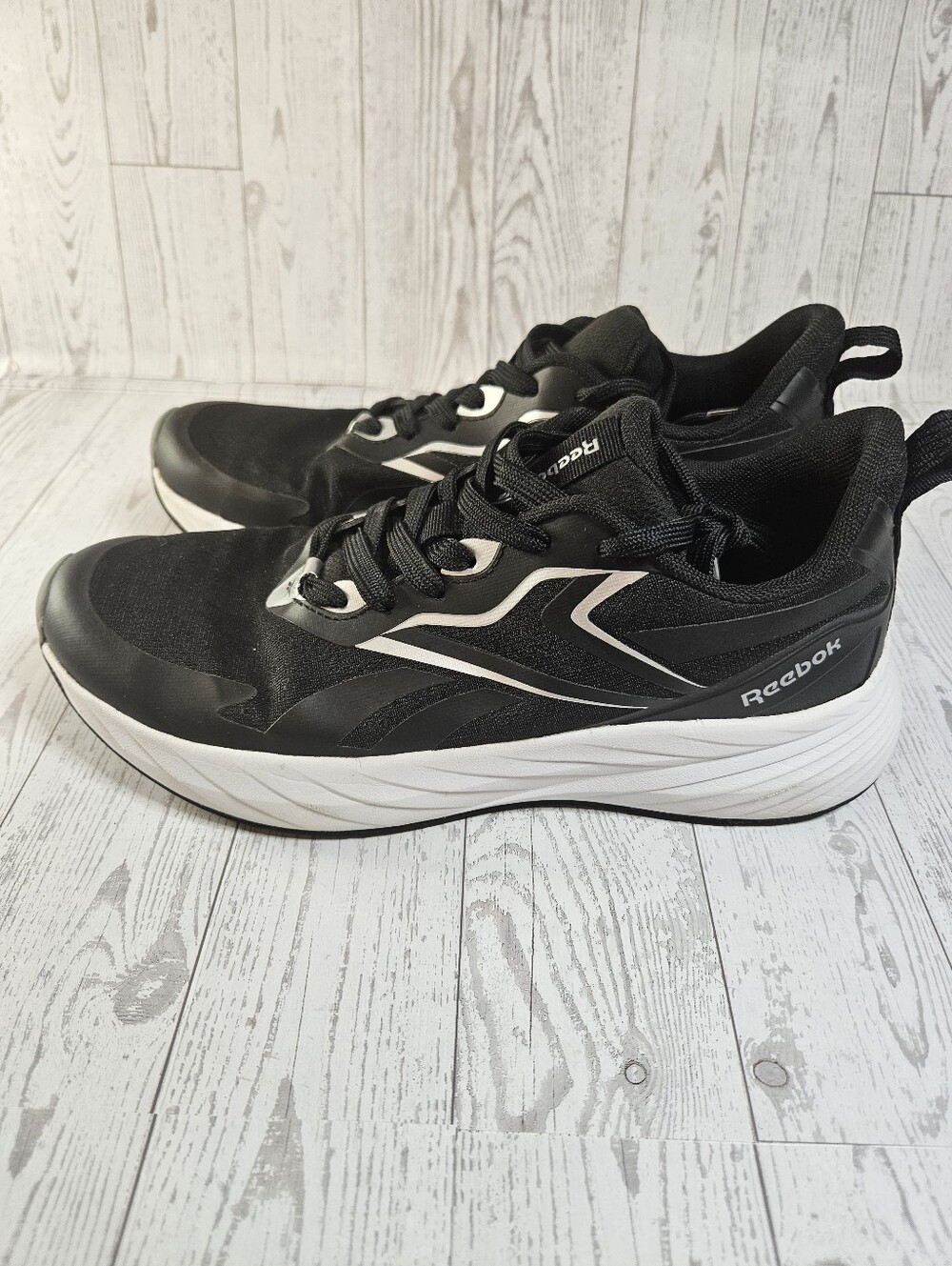 Reebok Womens Sneakers Size 9.5 Shoes Black White
